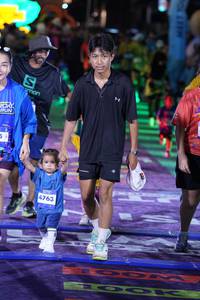 BIB: 4763, 100
                            <button type="button" onclick="openModal(26261526)" class="btn btn-primary btn-sm float-right btn-popup" data-toggle="modal" data-target=".modal-high-quality">
                        <i class="fas fa-shopping-cart"></i> Add to Cart
                    </button>
                                            <button type="button" onclick="isThisMe(26261526, true)" class="btn btn-success btn-sm float-right btn-popup btn-isme hidden" data-toggle="tooltip" data-placement="bottom" title="นี่คือรูปของคุณใช่ไหม คลิกที่นี่เพื่อเอาเข้าอัลบั้ม">
                        <i class="fas fa-plus"></i> Add to album
                    </button>
                    <button type="button" onclick="isThisMe(26261526, false)" class="btn btn-warning btn-sm float-right btn-popup btn-isnotme hidden">
                        <i class="fas fa-ban"></i> Remove from album
                    </button>